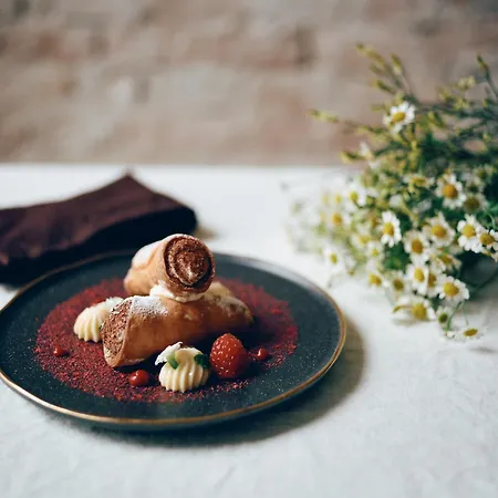 Aria By Library Collection Otel